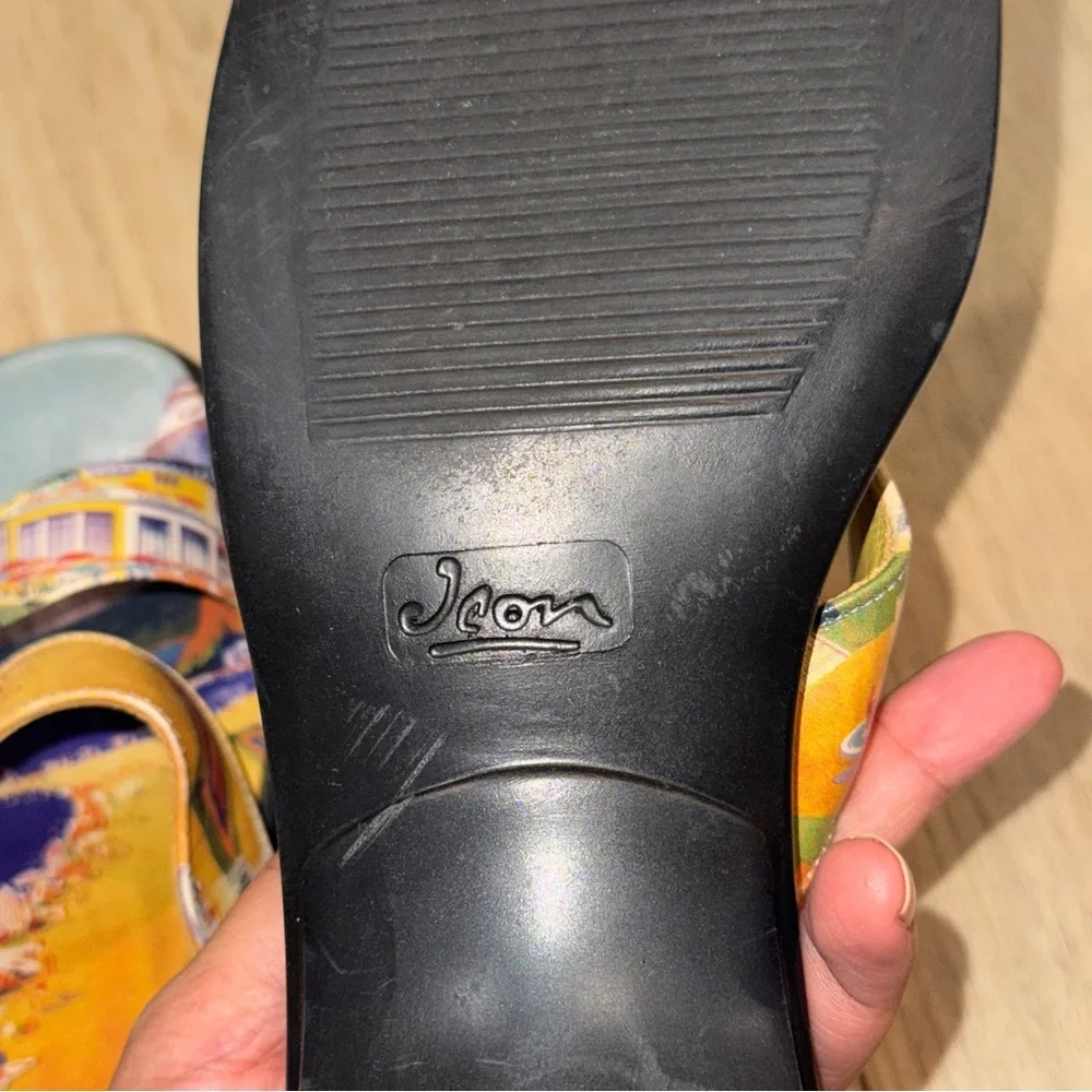 Icon - Picture 3 of 5